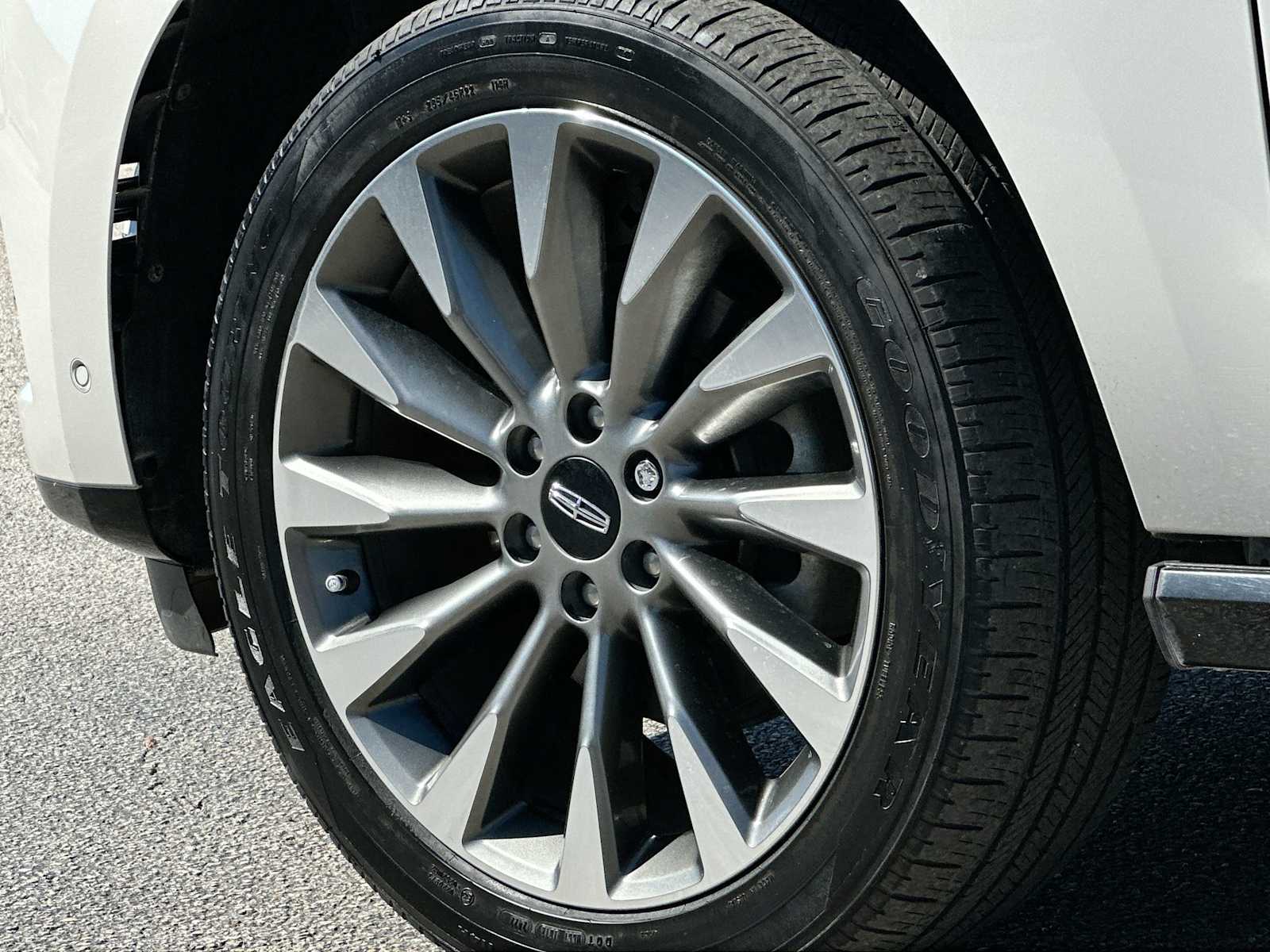 Thumbnail: 2020 Lincoln Navigator L - 11