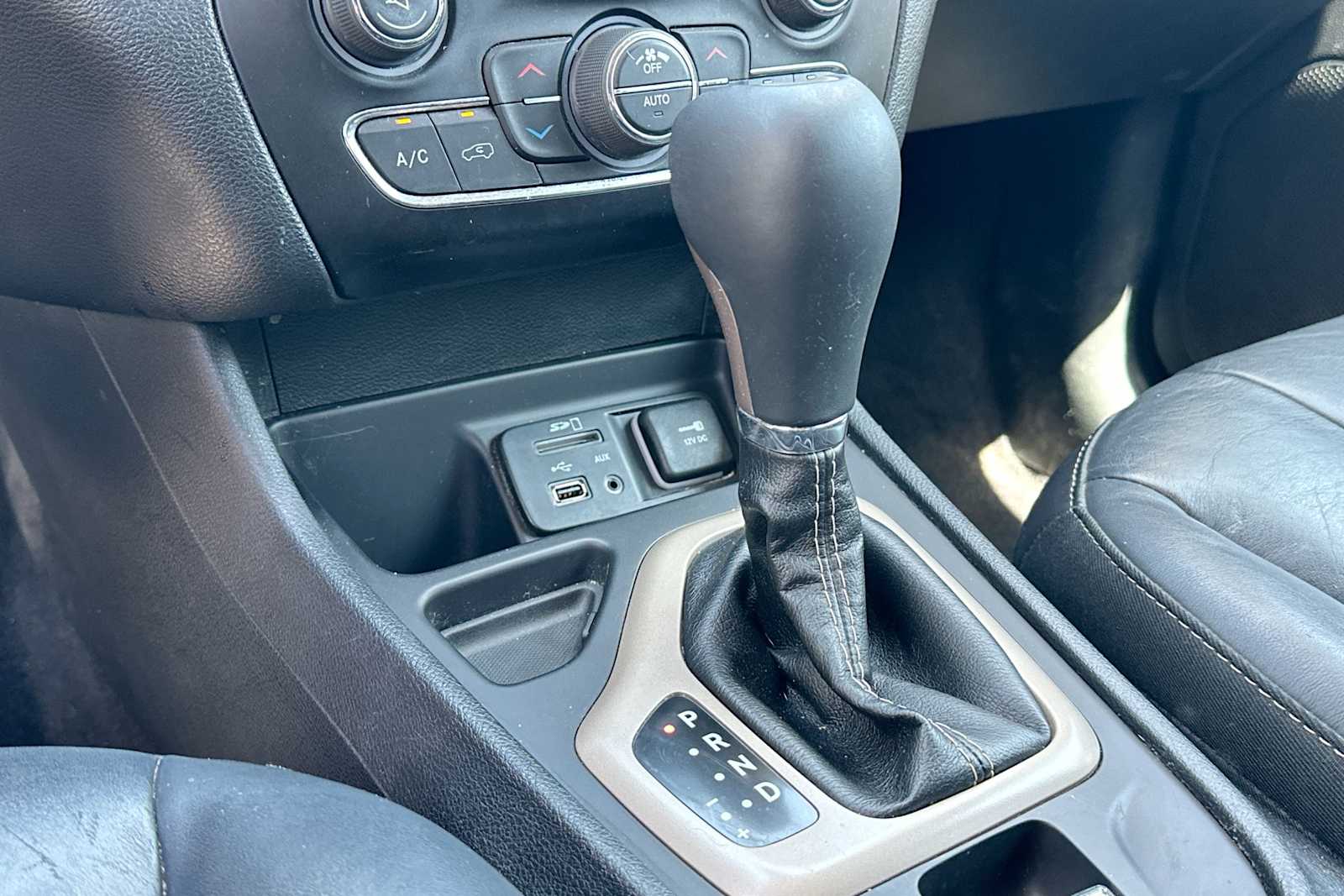 Thumbnail: 2018 Jeep Cherokee - 21