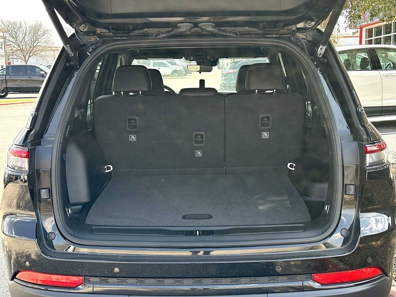 Thumbnail: 2025 Jeep Grand Cherokee - 28