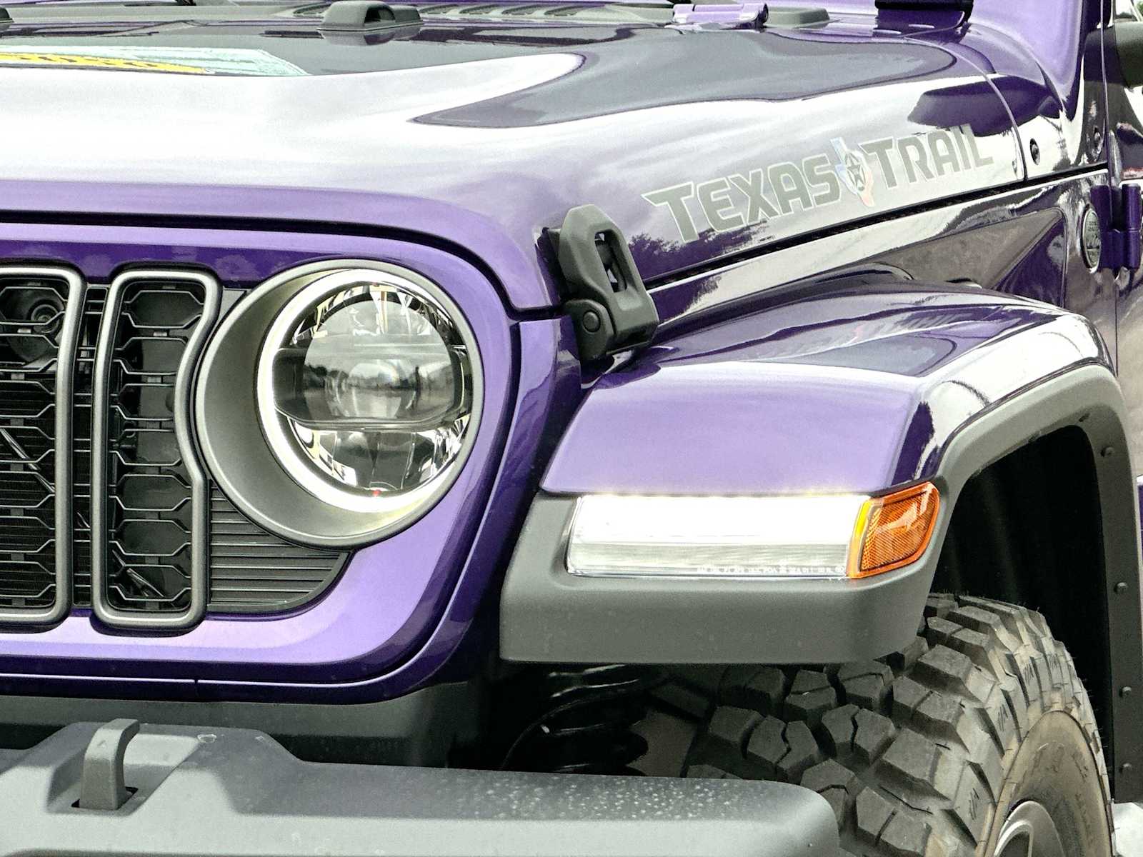 Thumbnail: 2026 Jeep Gladiator - 16