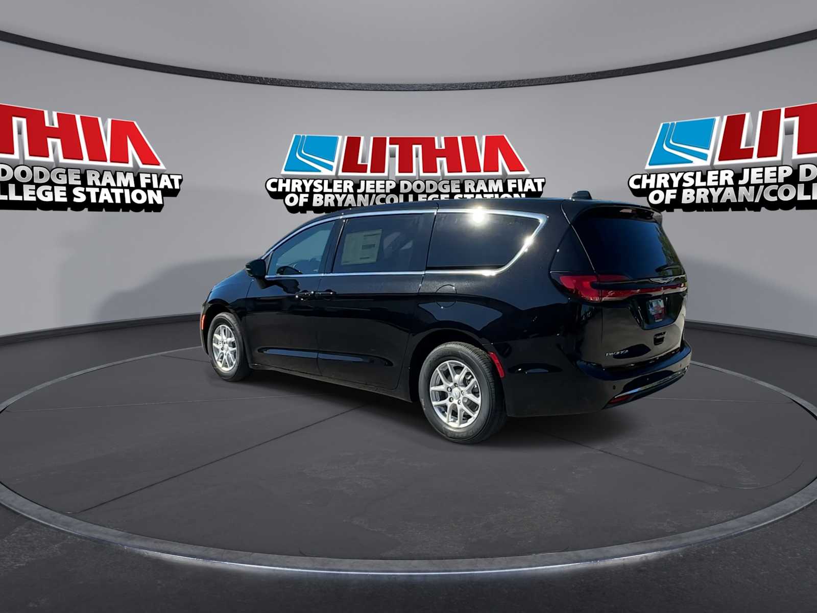 Thumbnail: 2026 Chrysler Pacifica - 6