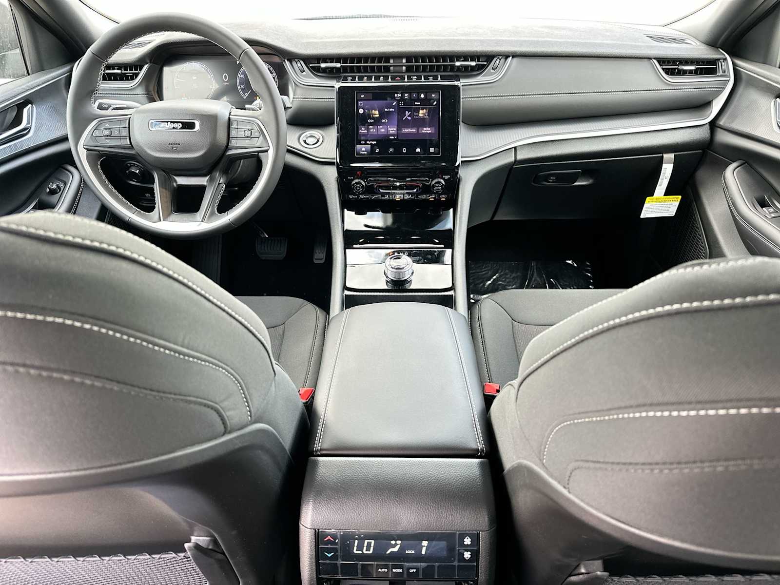 Thumbnail: 2025 Jeep Grand Cherokee - 25