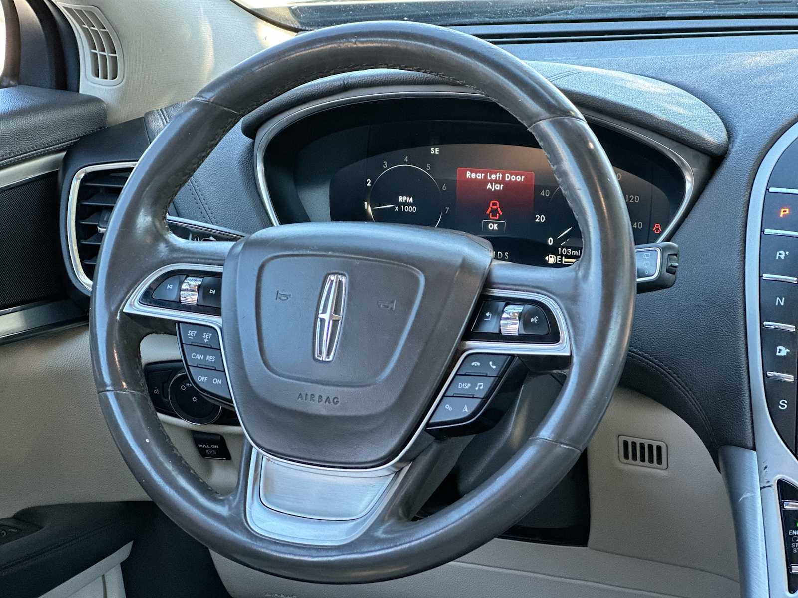 Thumbnail: 2020 Lincoln Nautilus - 27