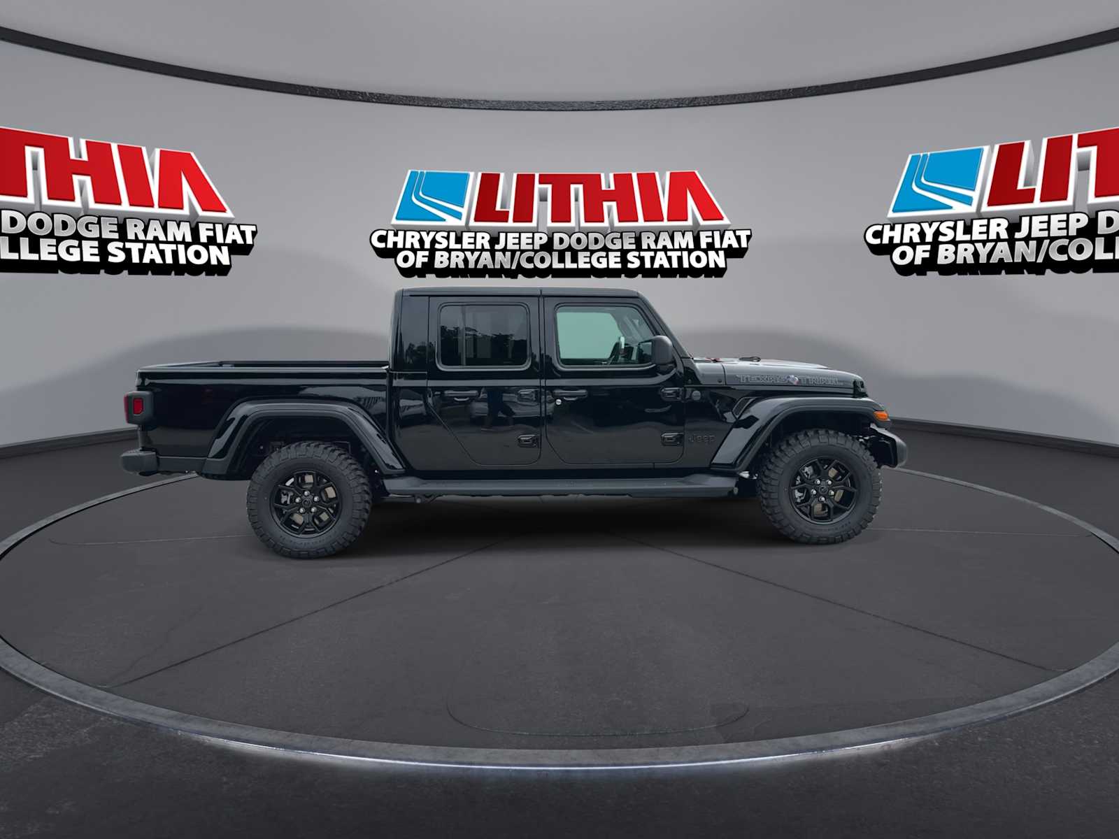 Thumbnail: 2026 Jeep Gladiator - 9