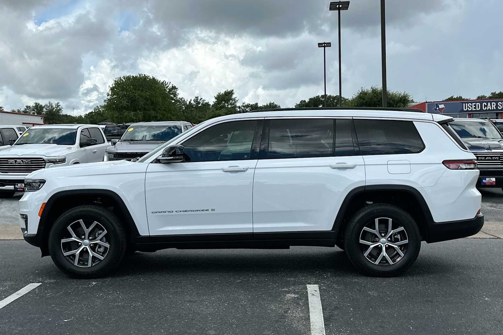 Thumbnail: 2025 Jeep Grand Cherokee - 12