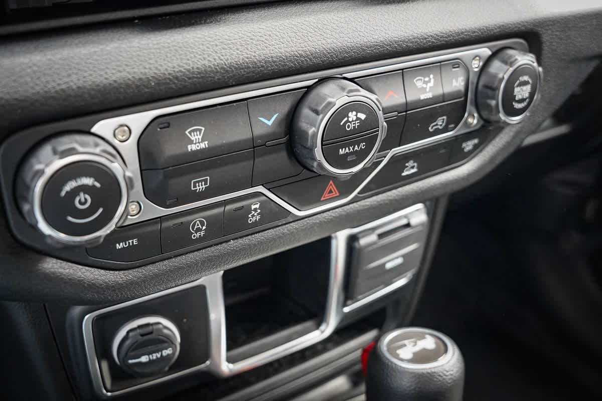 Thumbnail: 2024 Jeep Wrangler - 19