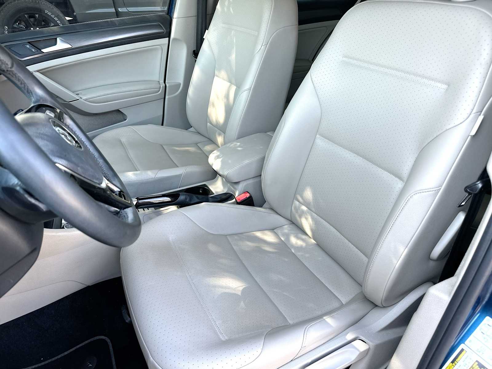 Thumbnail: 2019 Volkswagen Golf - 17