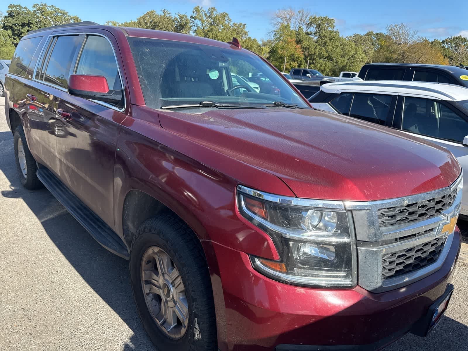 2019 Chevrolet Suburban LT photo 2