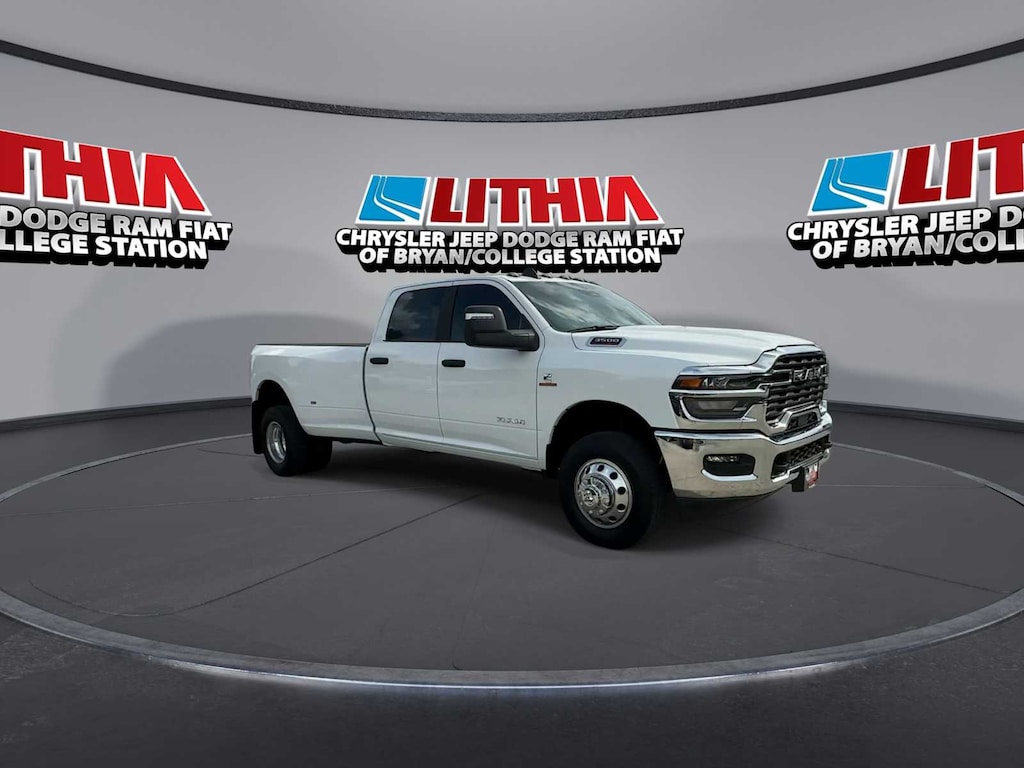 New 2026 Ram 3500 LONE STAR CREW CAB 4X4 8' BOX Pickup