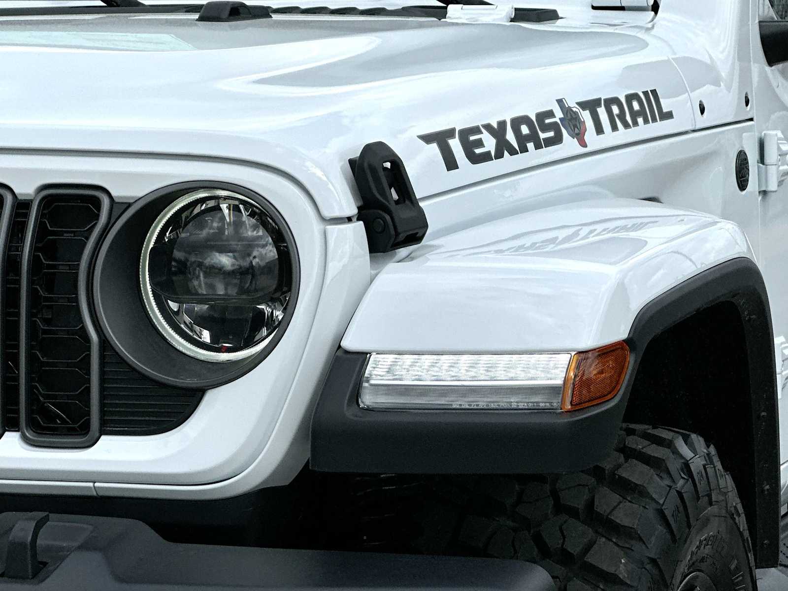 Thumbnail: 2026 Jeep Gladiator - 16