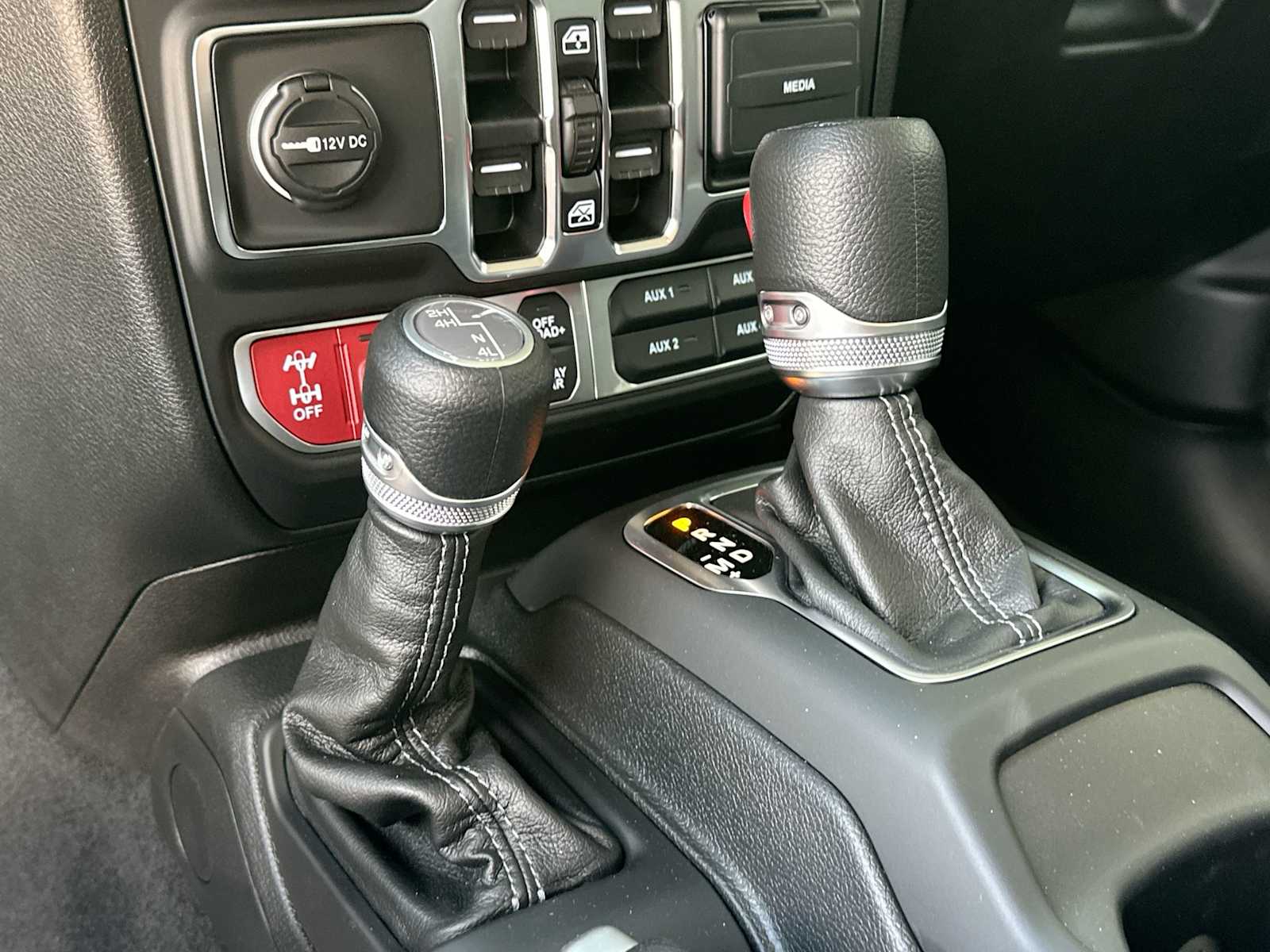 Thumbnail: 2025 Jeep Gladiator - 21