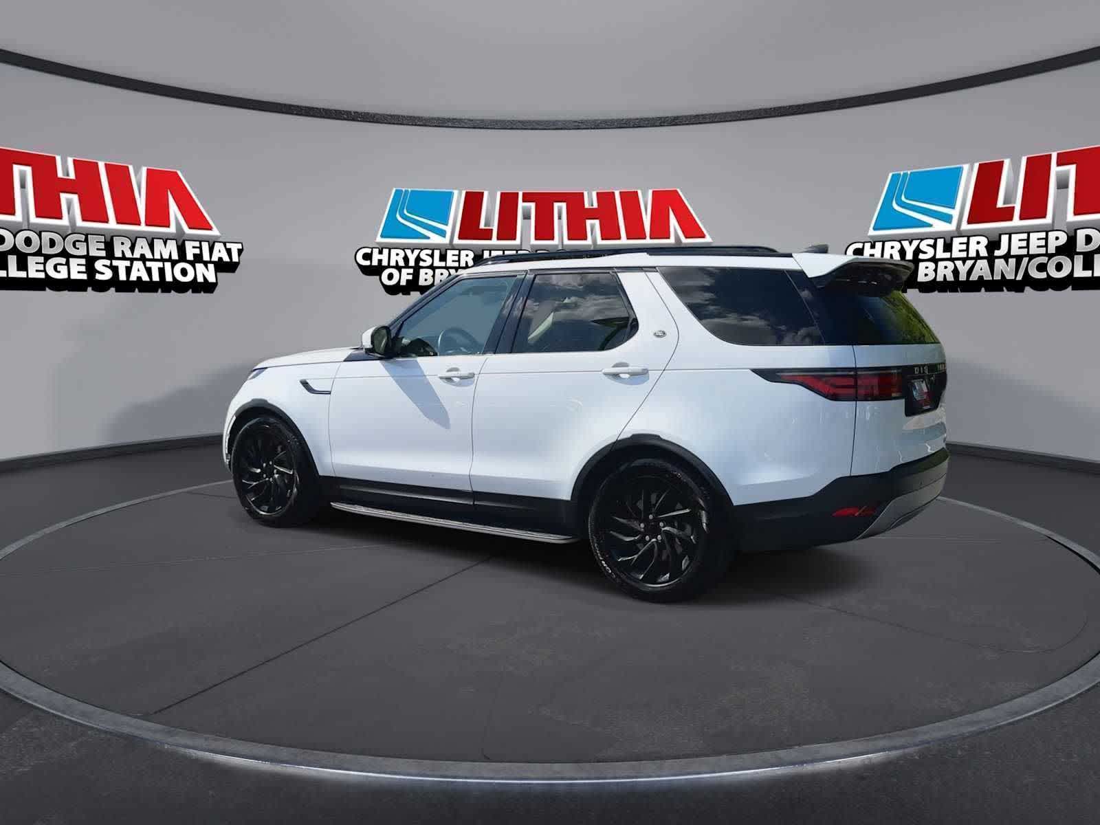 Thumbnail: 2023 Land Rover Discovery - 6