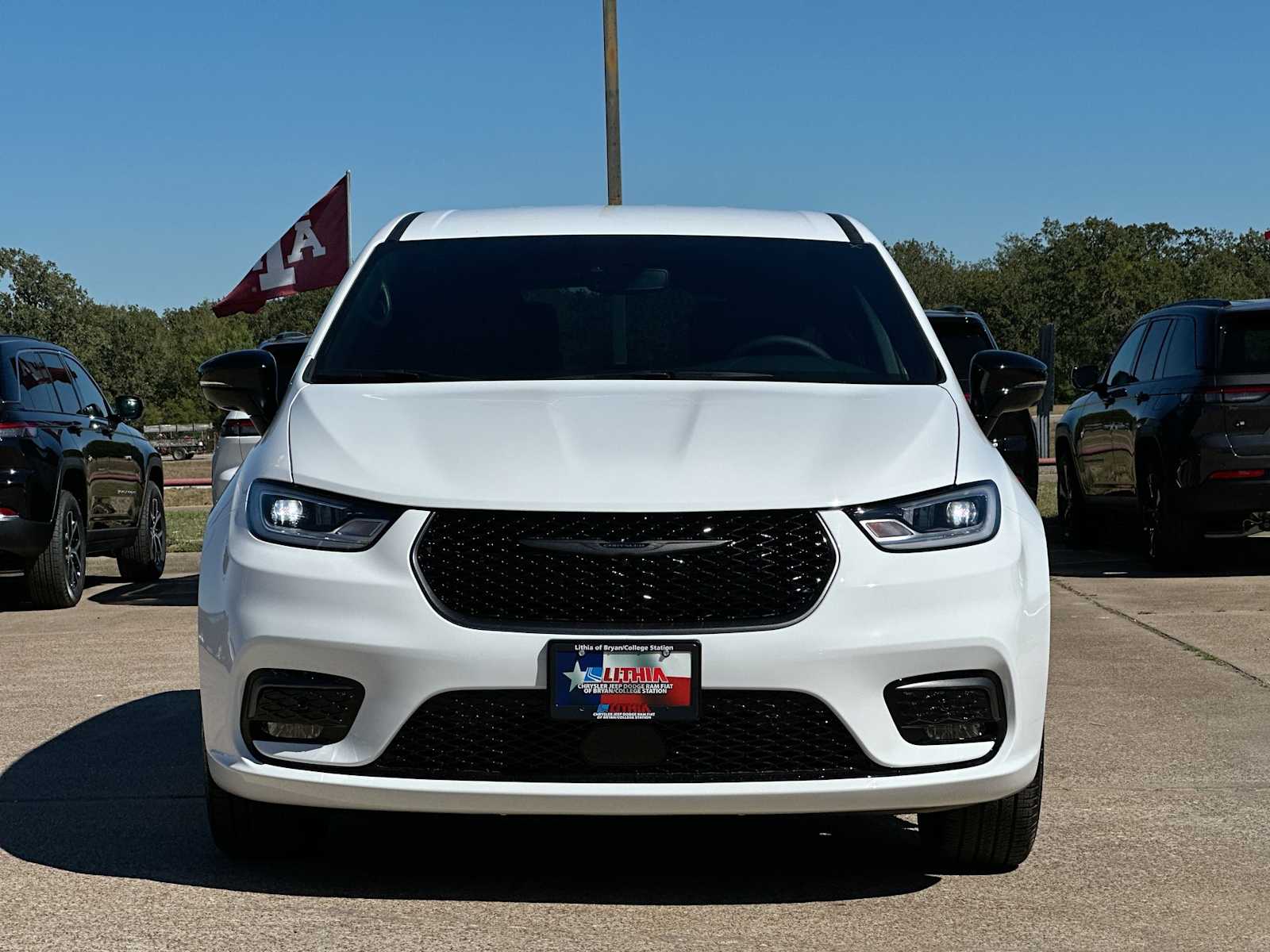 Thumbnail: 2026 Chrysler Pacifica - 10