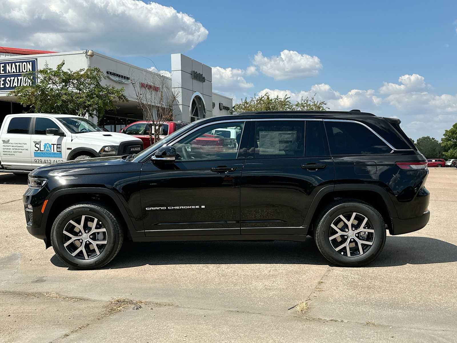 Thumbnail: 2025 Jeep Grand Cherokee - 12