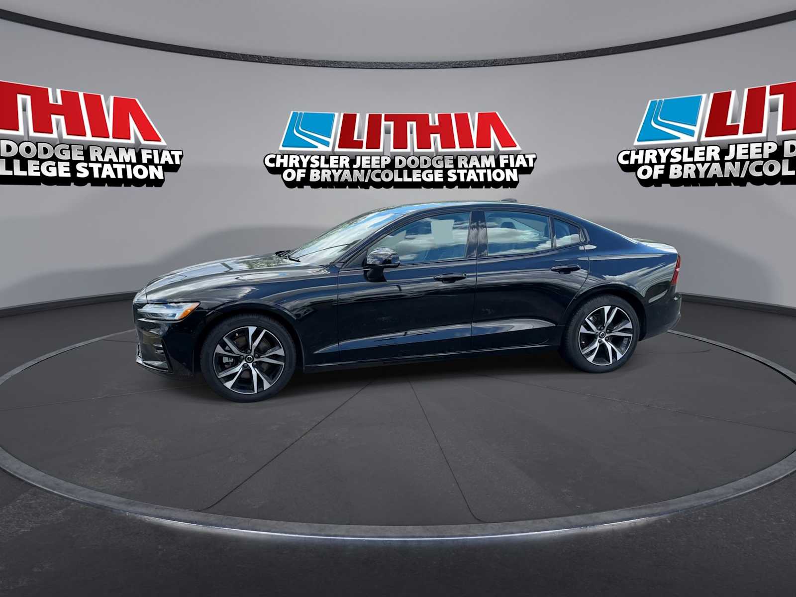 Thumbnail: 2025 Volvo S60 - 4