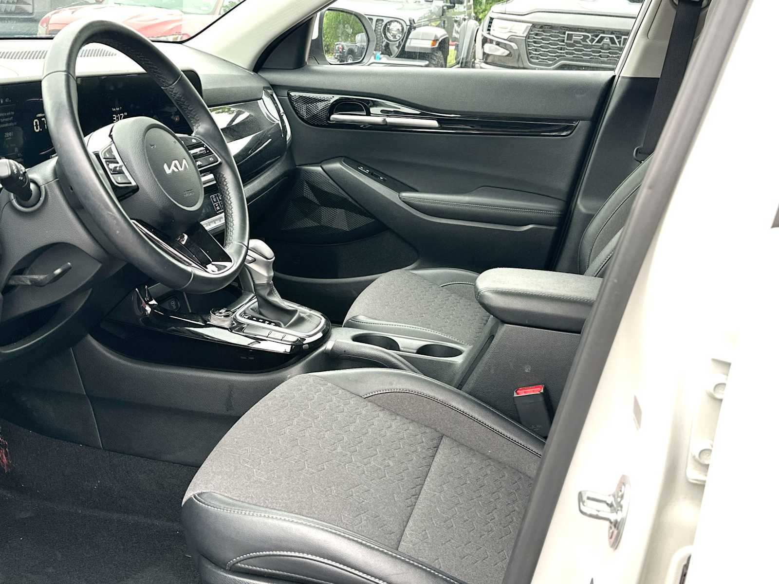 Thumbnail: 2025 Kia Seltos - 18