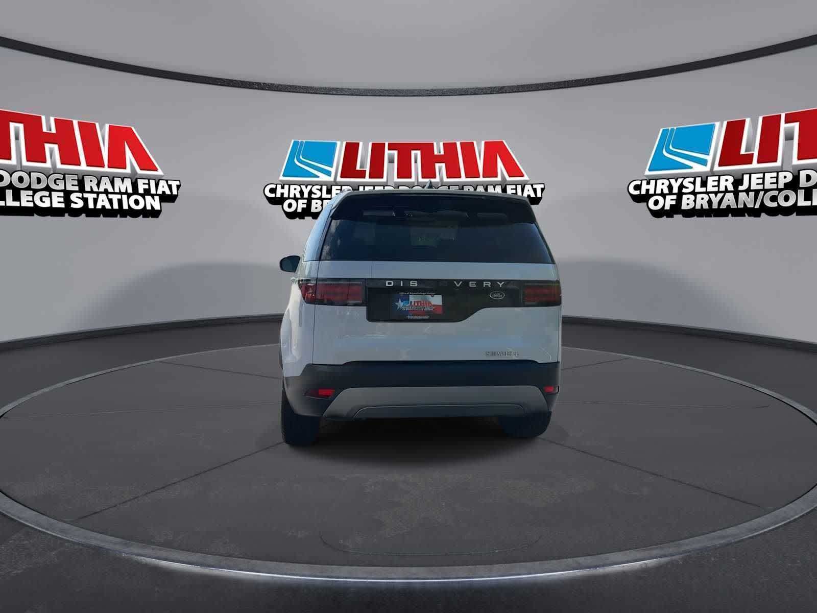 Thumbnail: 2023 Land Rover Discovery - 7