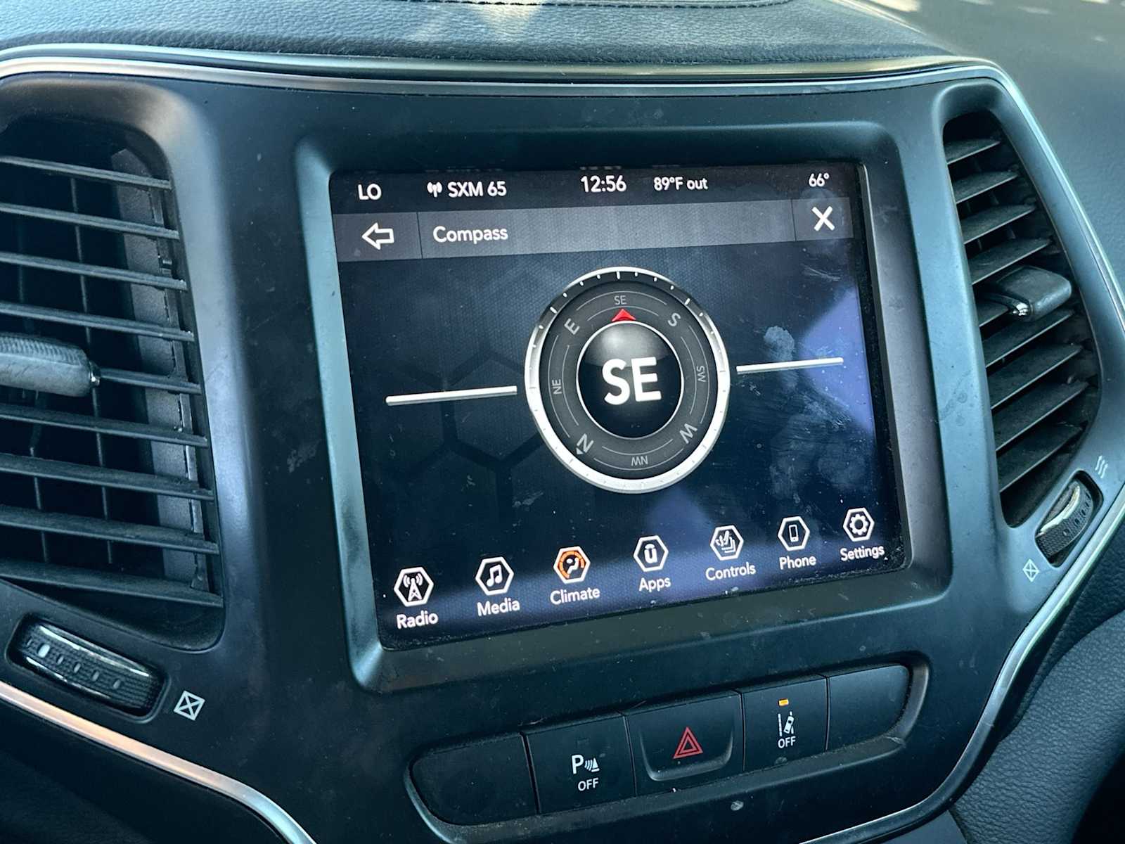 Thumbnail: 2021 Jeep Cherokee - 20