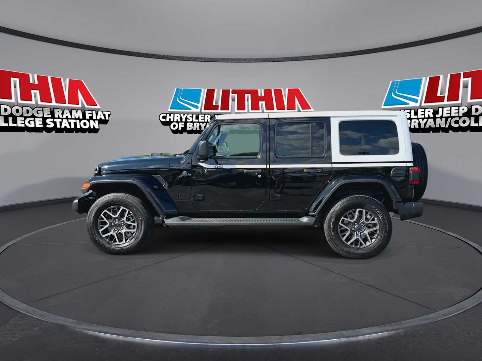 Thumbnail: 2026 Jeep Wrangler - 5