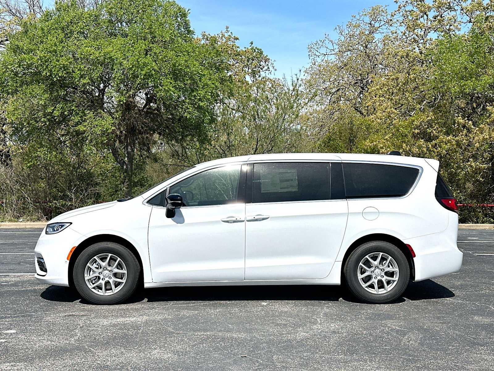 Thumbnail: 2026 Chrysler Pacifica - 12