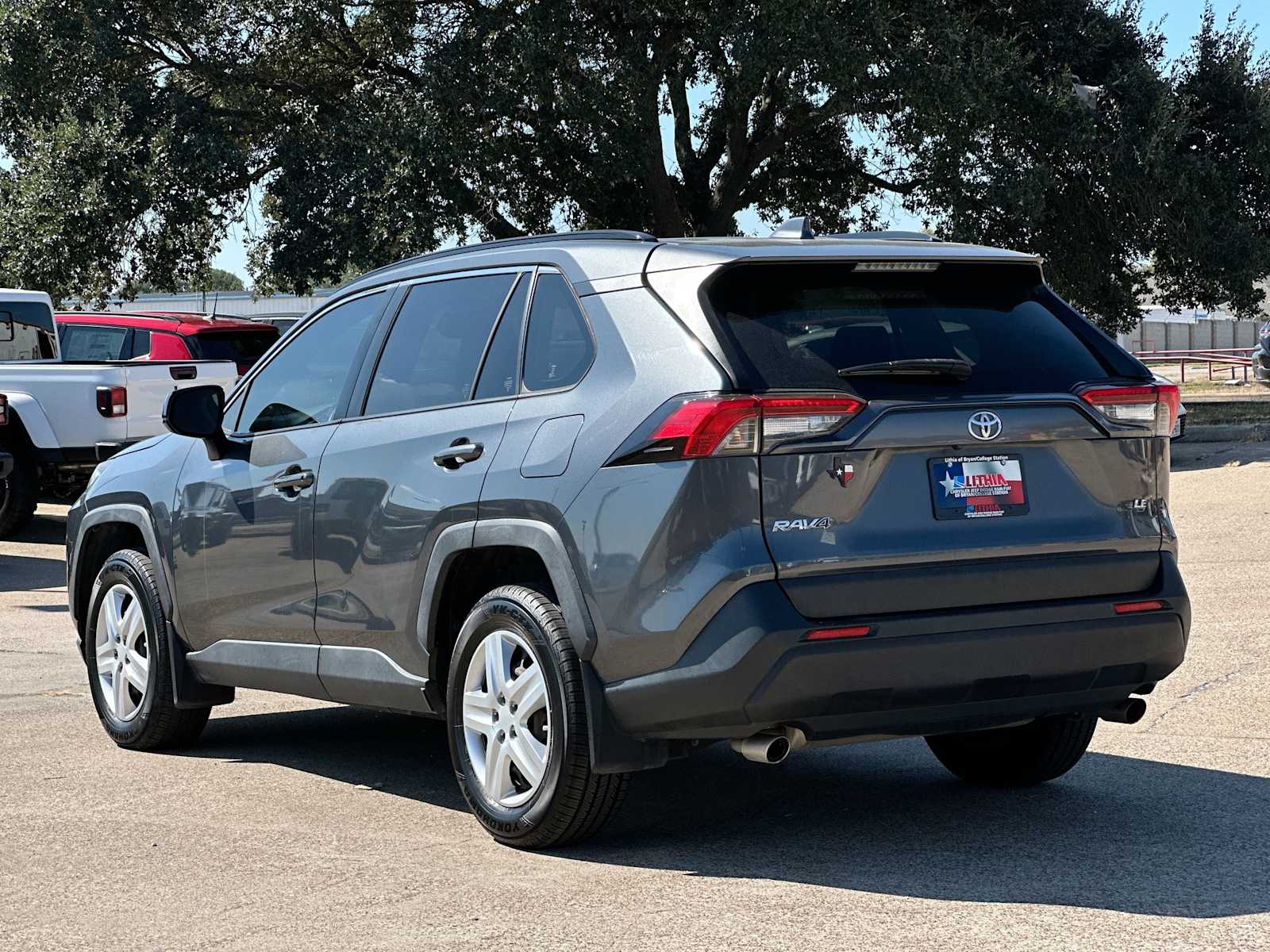 Thumbnail: 2020 Toyota RAV4 - 13