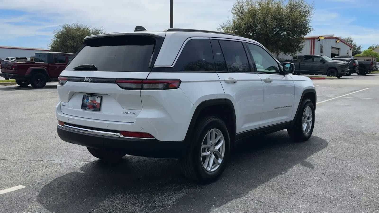 Thumbnail: 2026 Jeep Grand Cherokee - 8