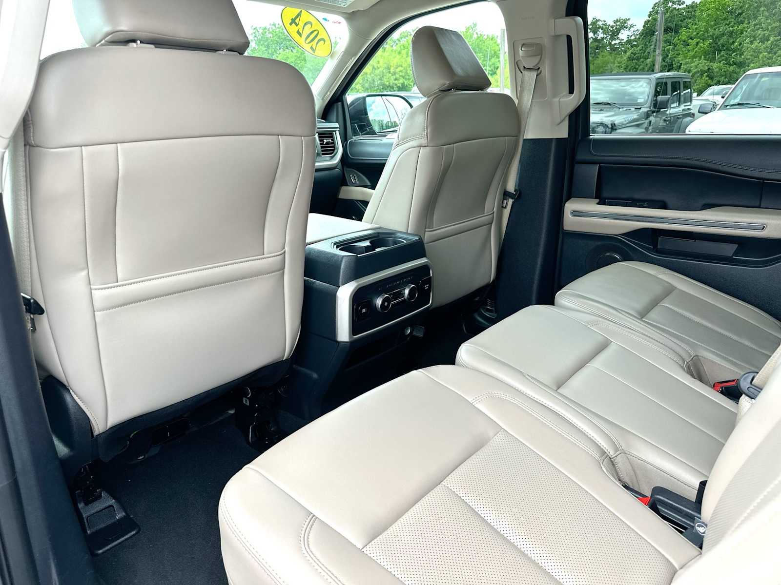 Thumbnail: 2024 Ford Expedition MAX - 24