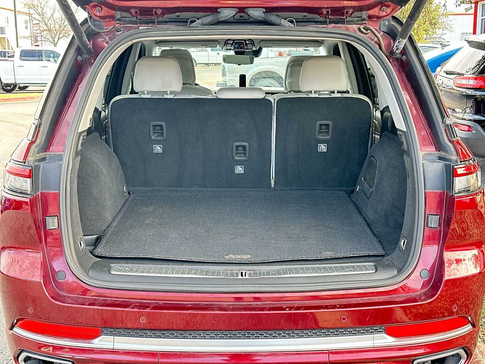 Thumbnail: 2022 Jeep Grand Cherokee - 28