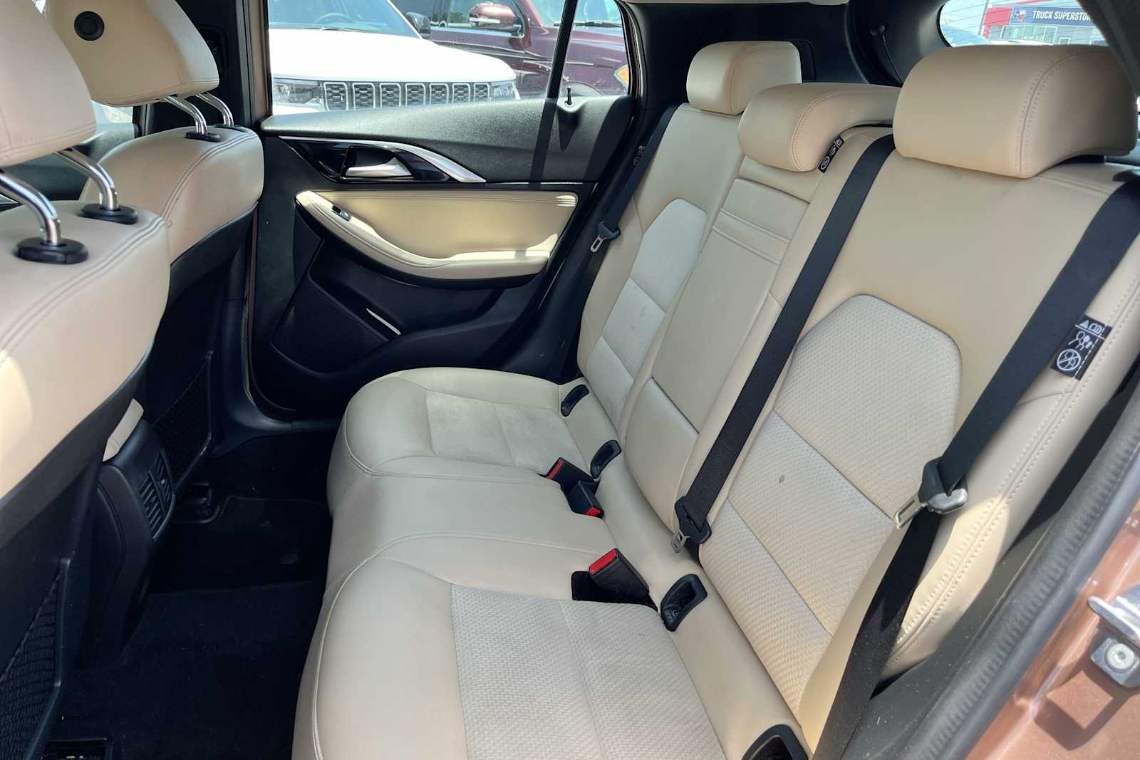 Thumbnail: 2019 INFINITI QX30 - 23