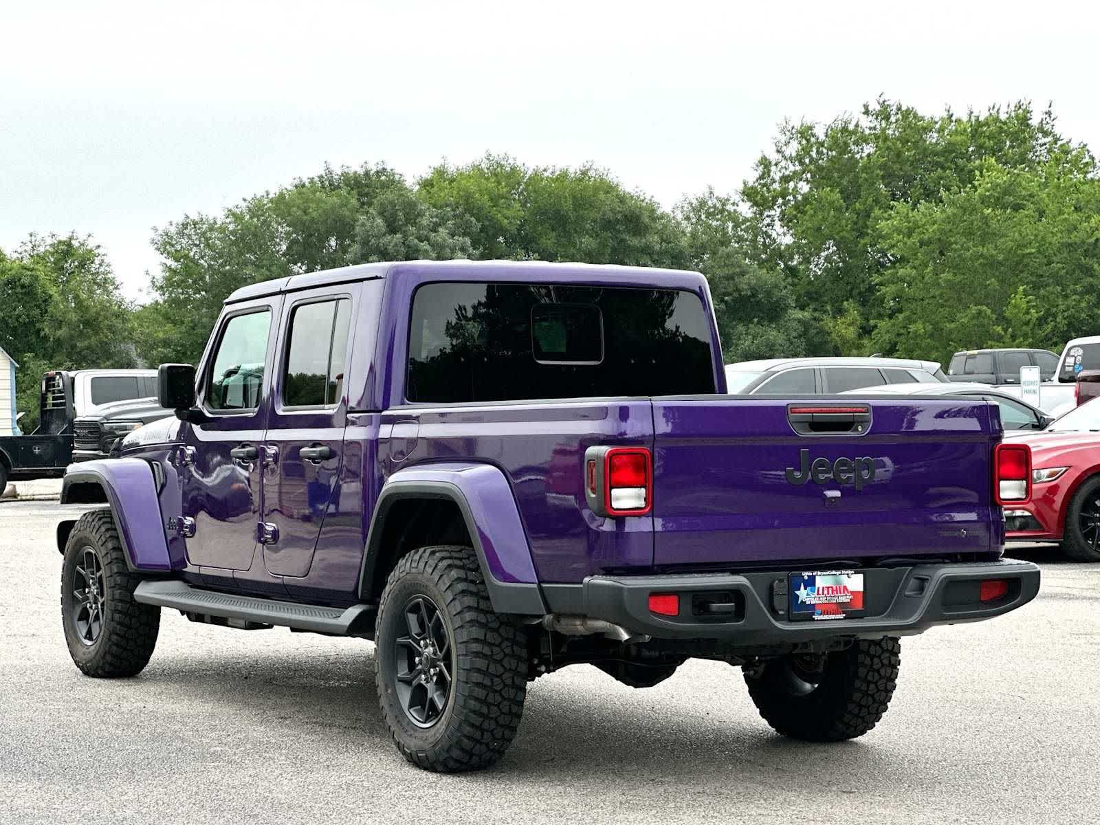 Thumbnail: 2026 Jeep Gladiator - 13