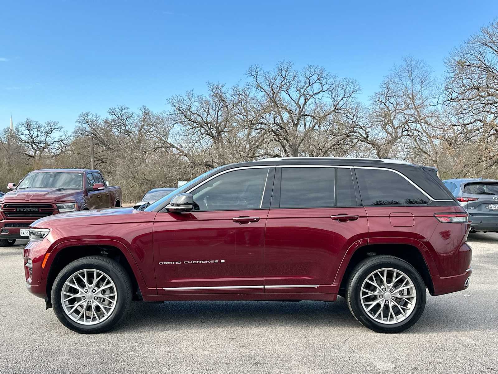 Thumbnail: 2022 Jeep Grand Cherokee - 12