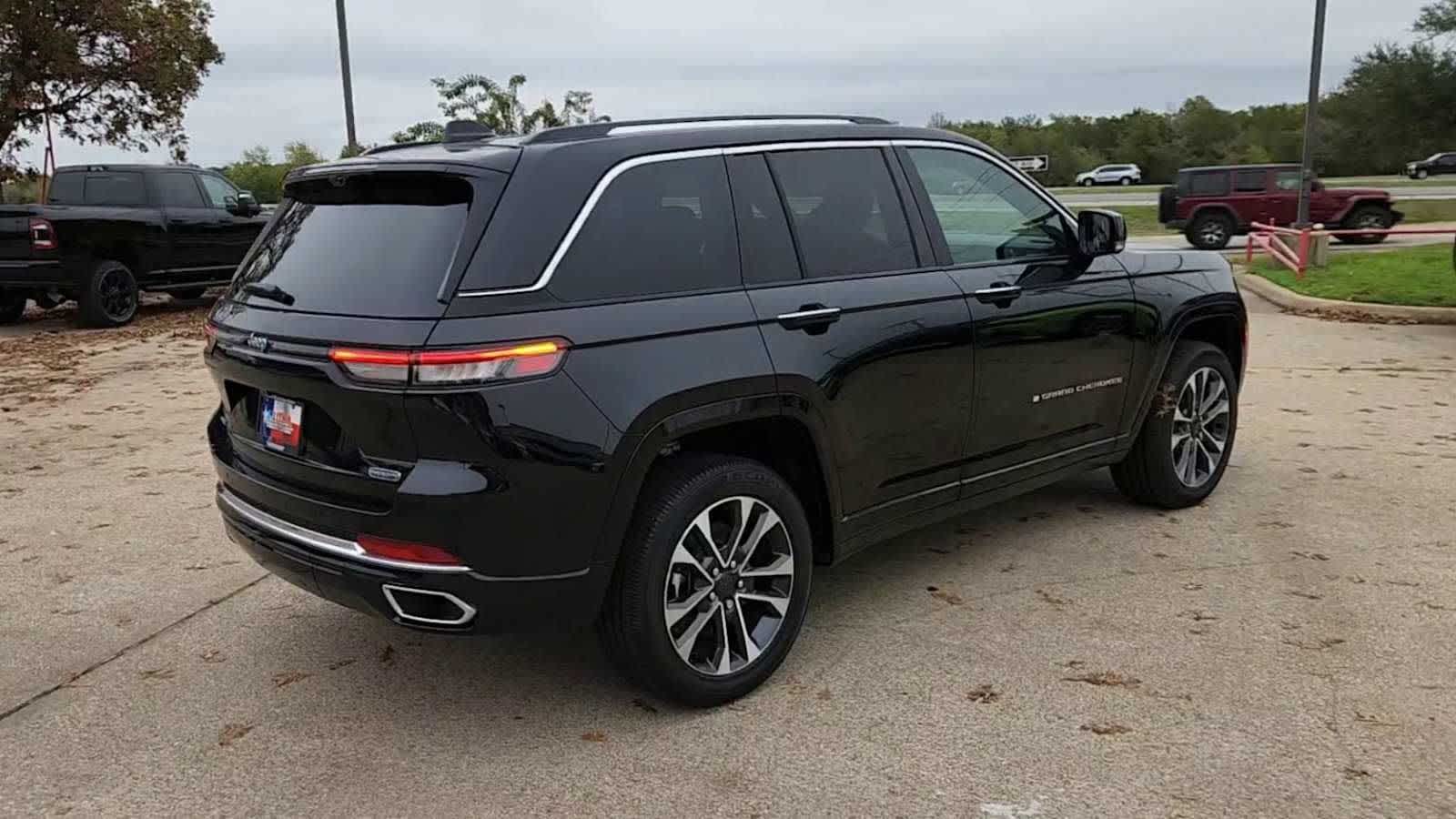 Thumbnail: 2024 Jeep Grand Cherokee - 8