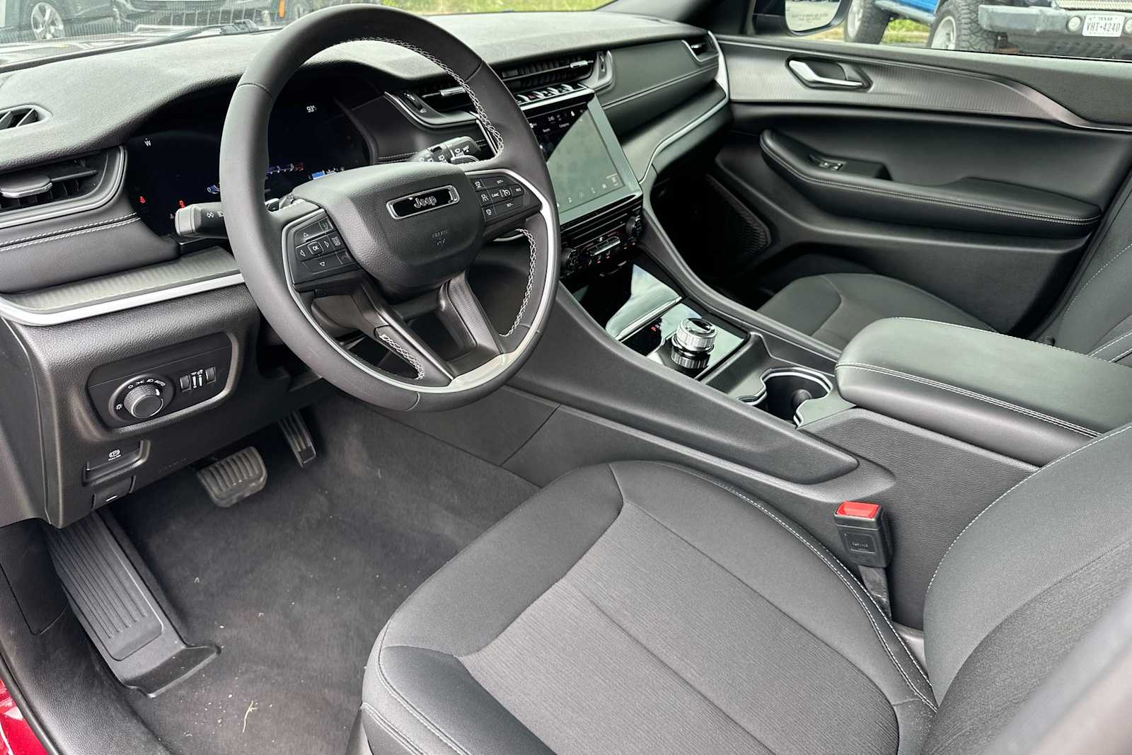 2024 Jeep Grand Cherokee L Laredo 18