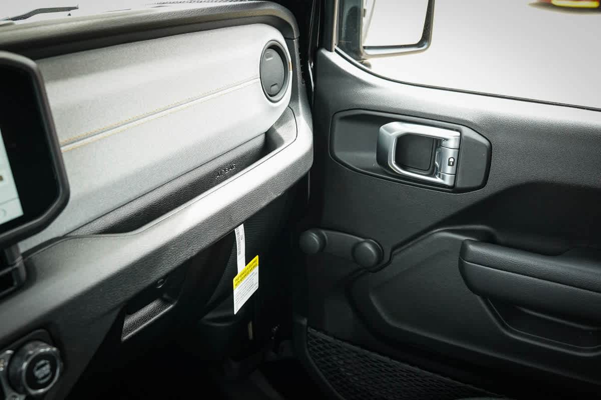 Thumbnail: 2024 Jeep Wrangler - 22