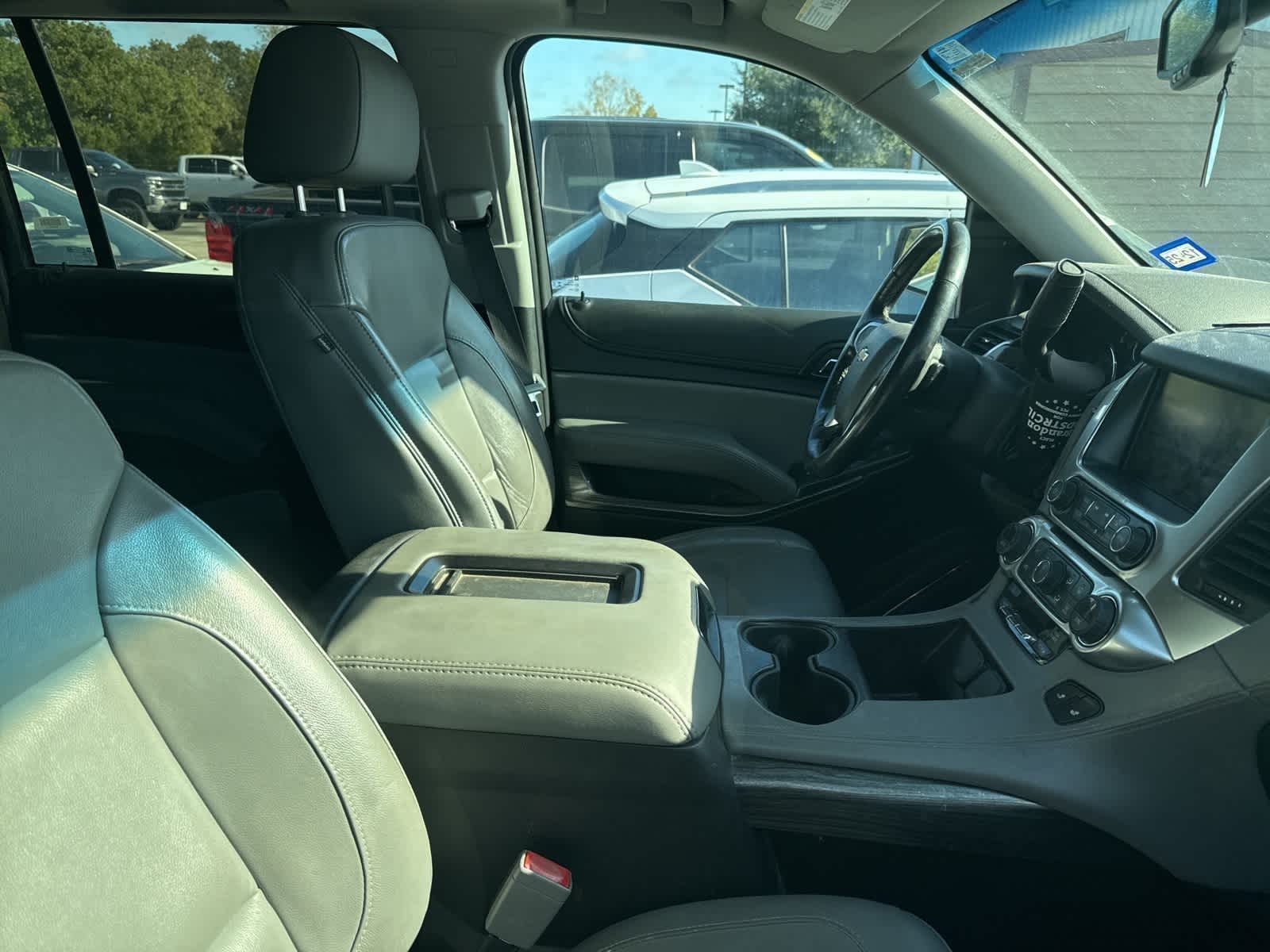 2019 Chevrolet Suburban LT photo 3