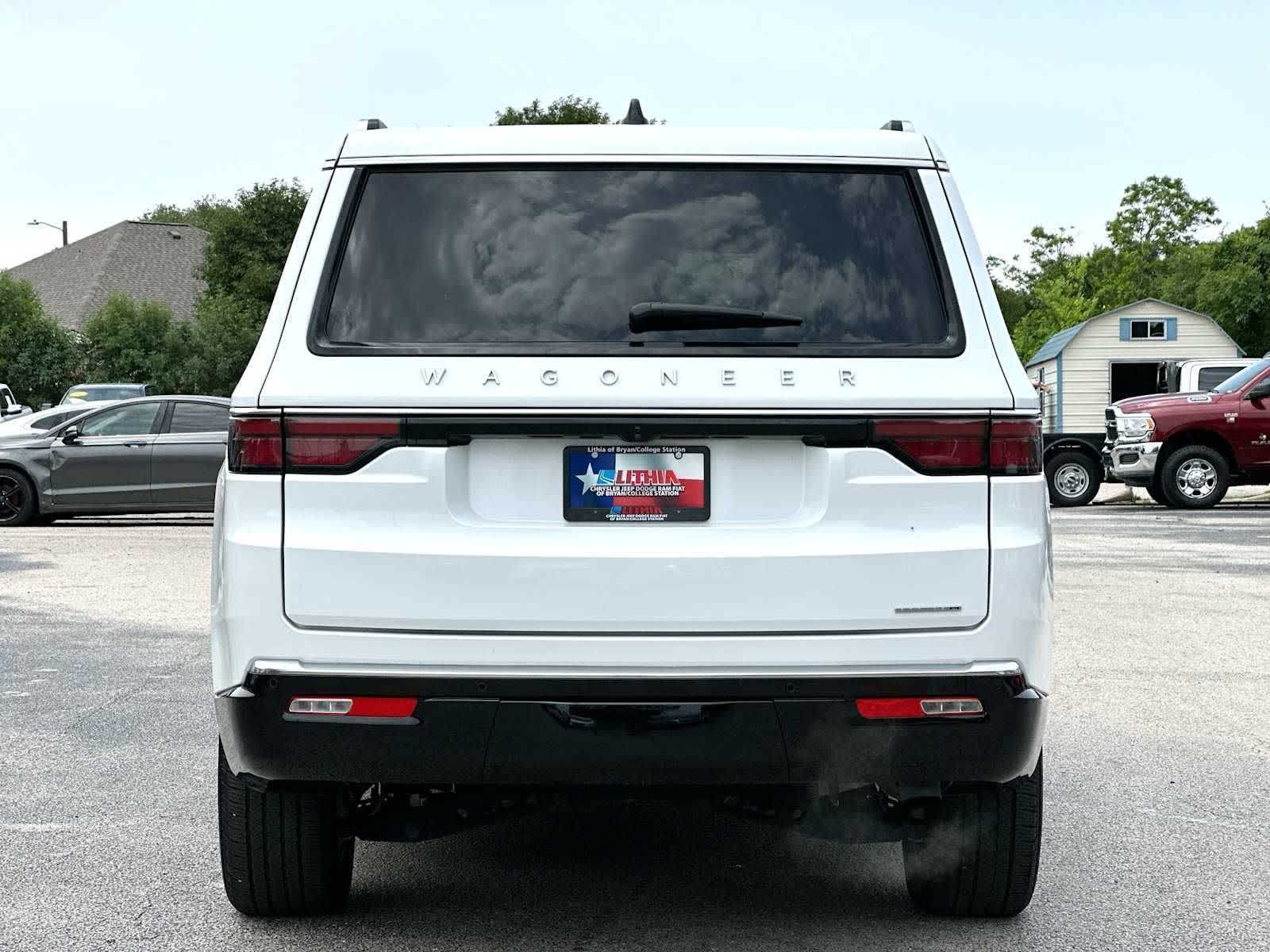 Thumbnail: 2024 Jeep Wagoneer - 14