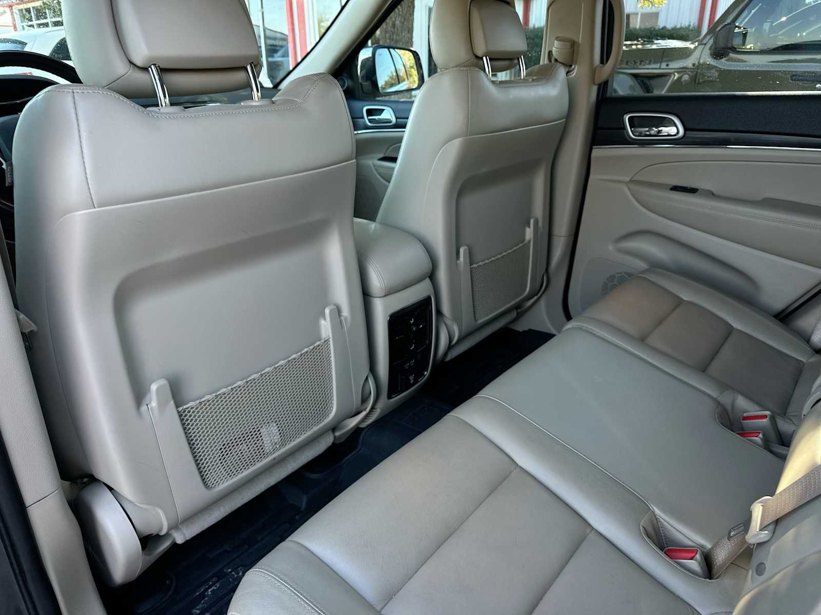 Thumbnail: 2020 Jeep Grand Cherokee - 24