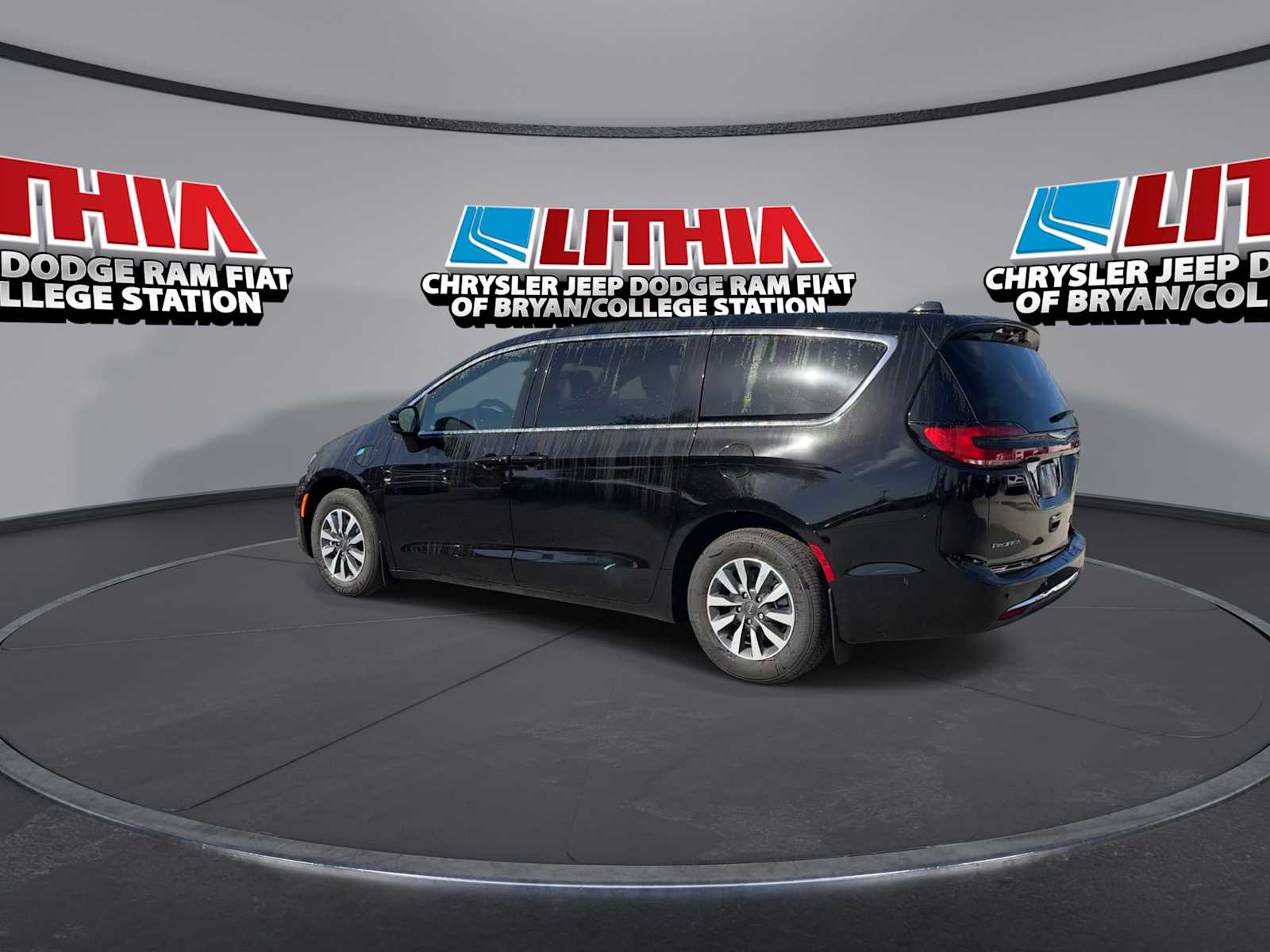 Thumbnail: 2025 Chrysler Pacifica - 6