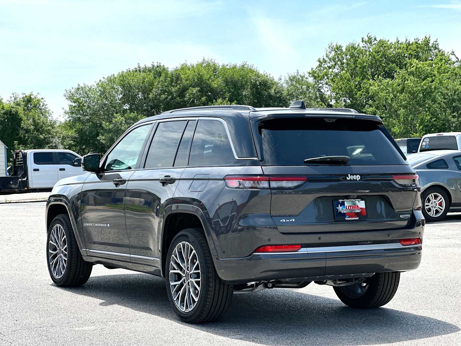 Thumbnail: 2026 Jeep Grand Cherokee - 13
