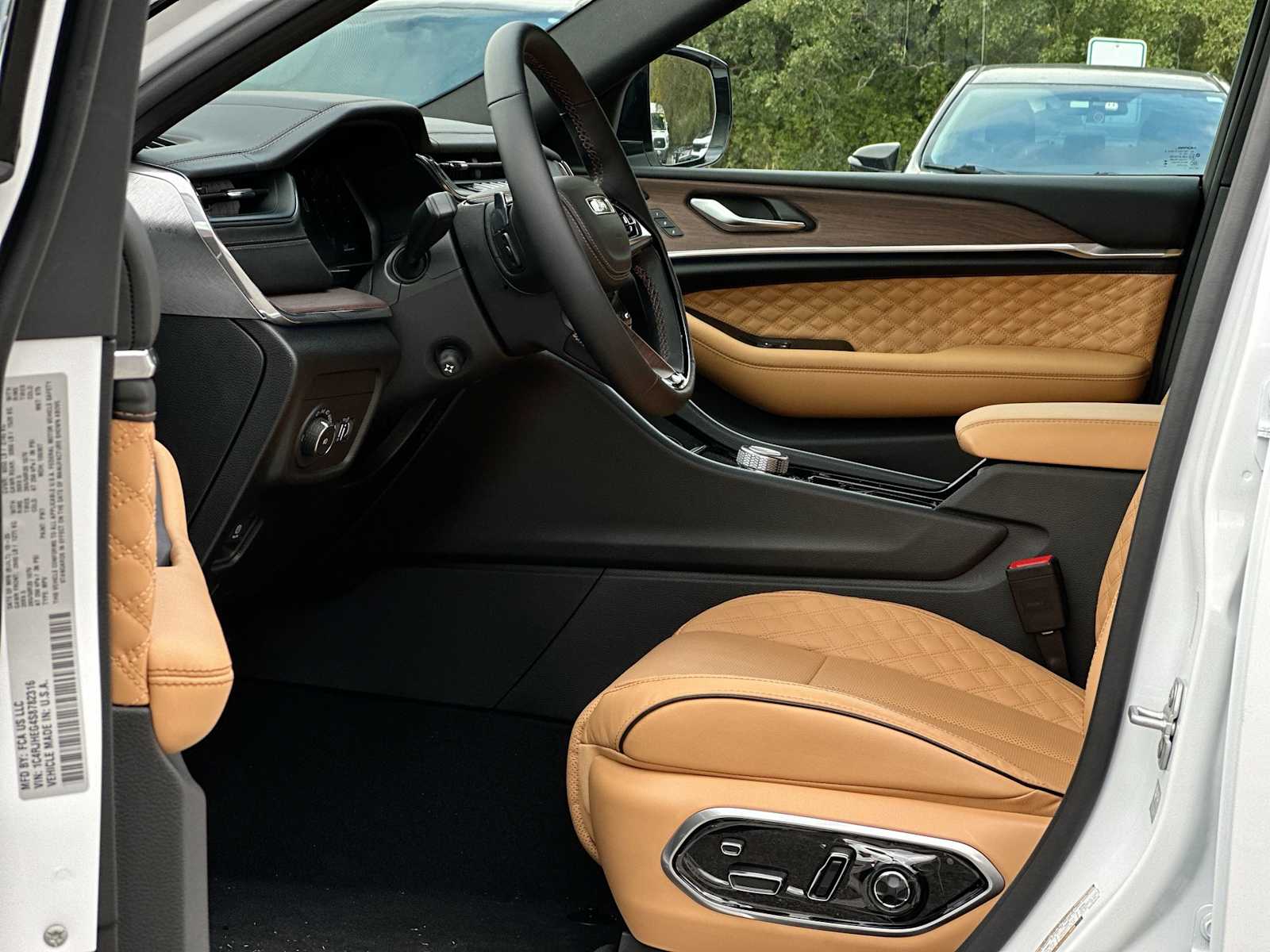 Thumbnail: 2025 Jeep Grand Cherokee - 19