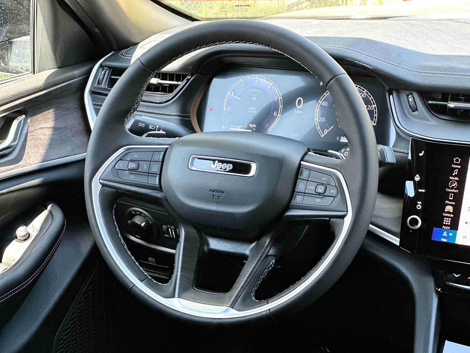 Thumbnail: 2026 Jeep Grand Cherokee - 27