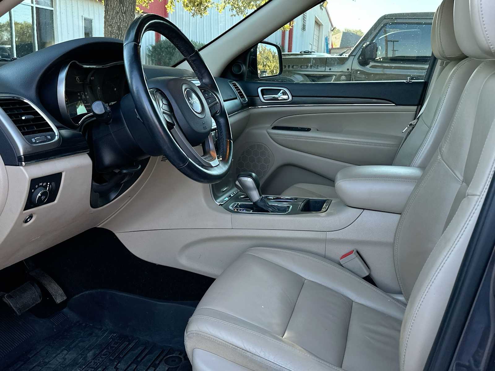 Thumbnail: 2020 Jeep Grand Cherokee - 18