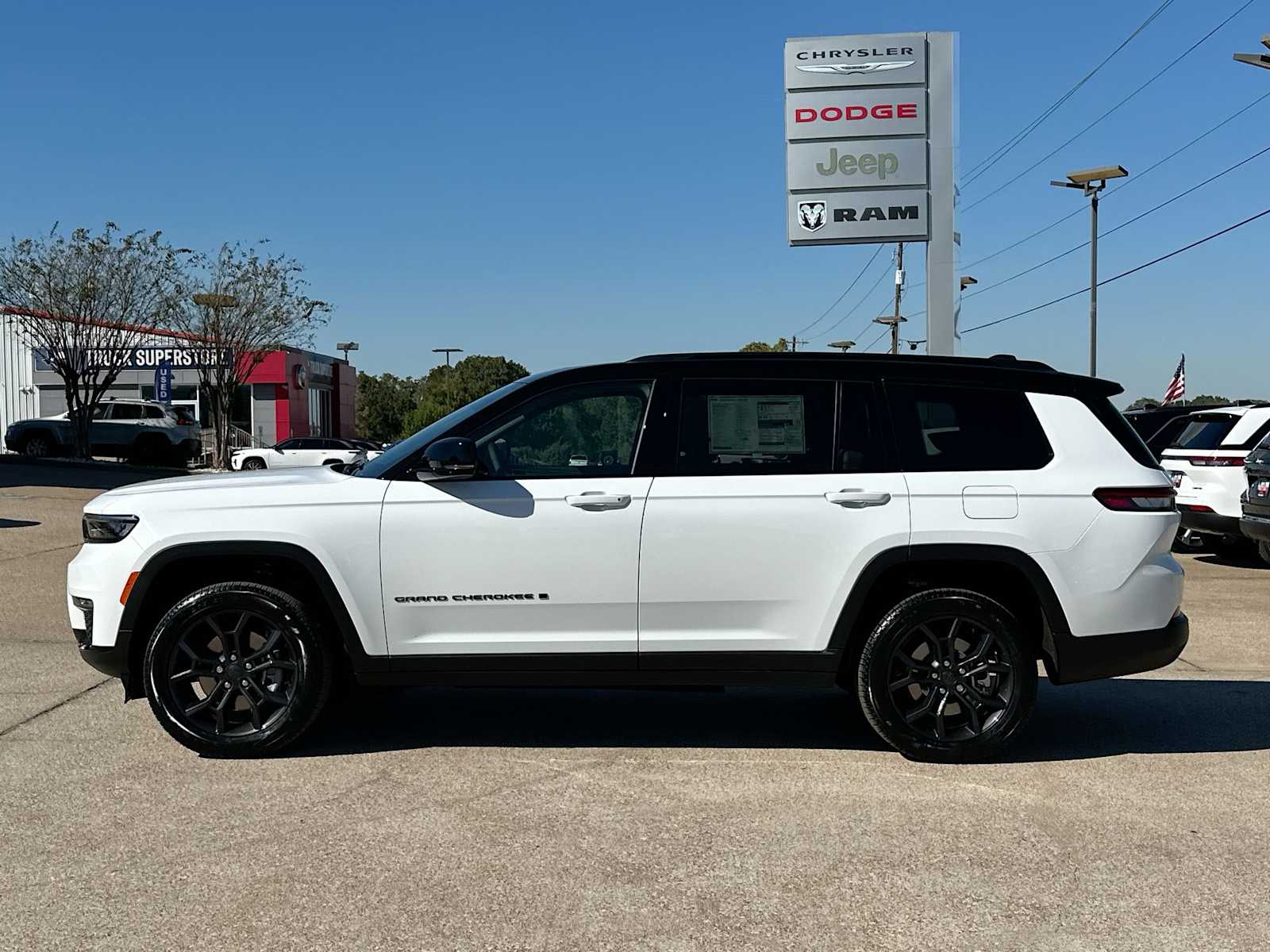 Thumbnail: 2025 Jeep Grand Cherokee - 12