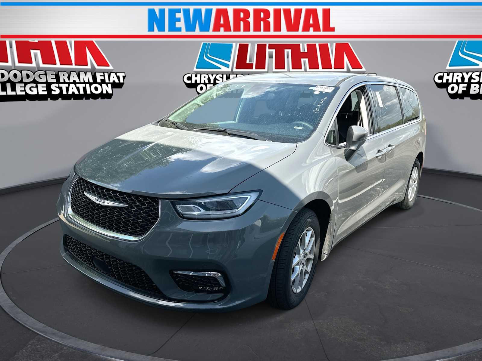 Thumbnail: 2023 Chrysler Pacifica - 1