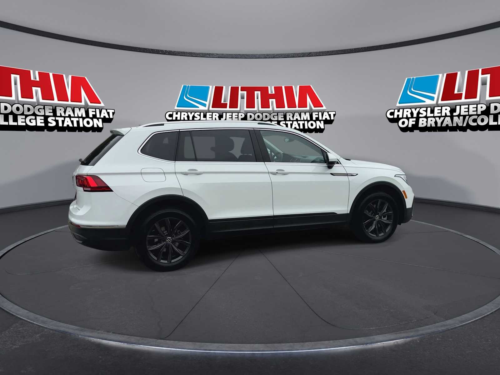 Thumbnail: 2024 Volkswagen Tiguan - 8