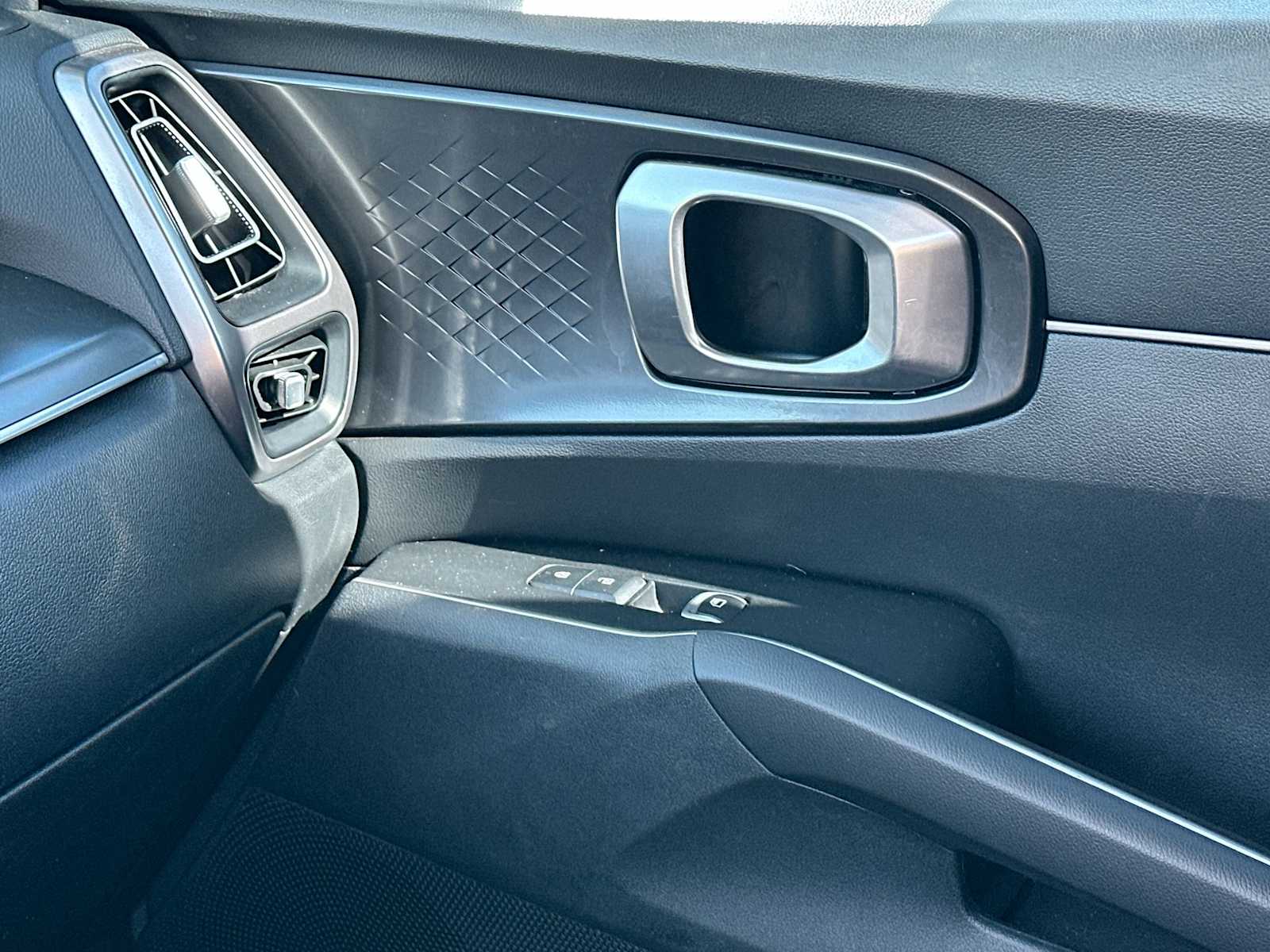 Thumbnail: 2023 Kia Sorento - 28