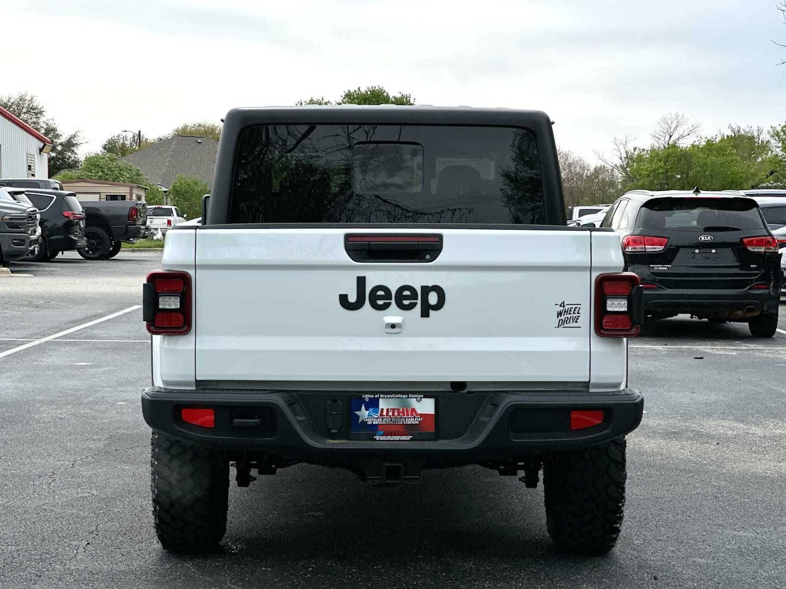 Thumbnail: 2026 Jeep Gladiator - 14