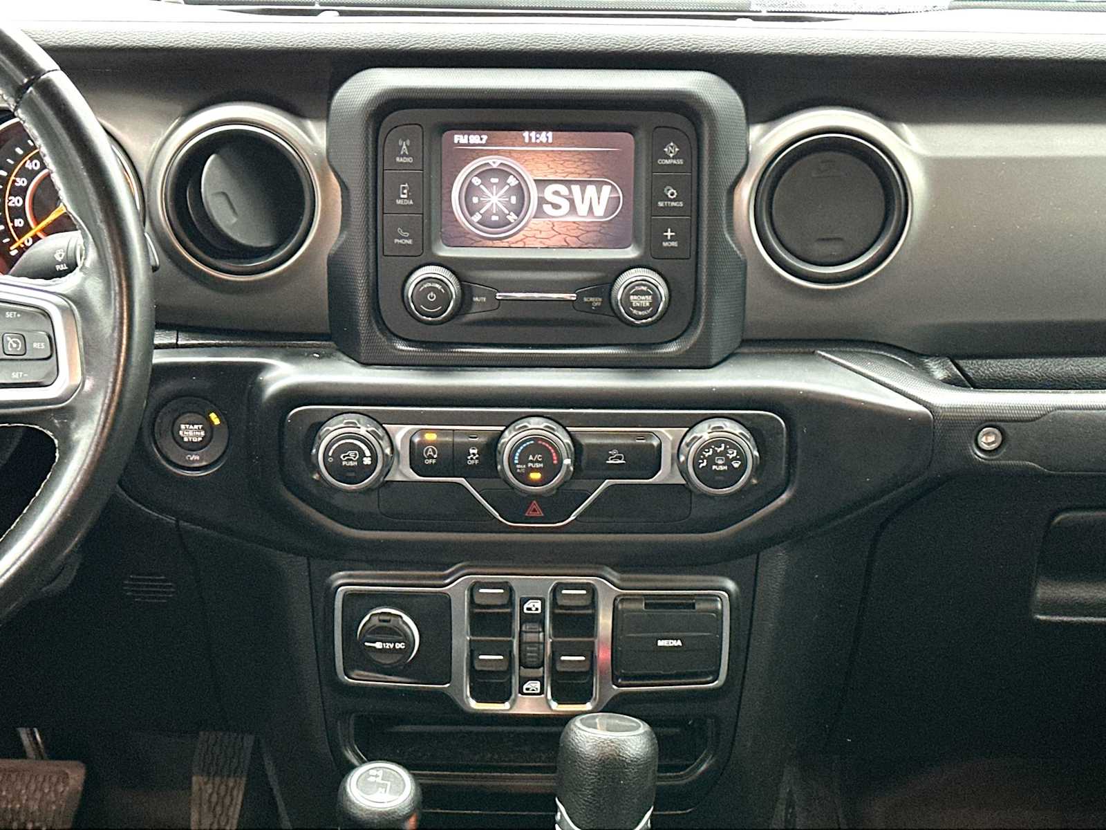 Thumbnail: 2020 Jeep Gladiator - 26