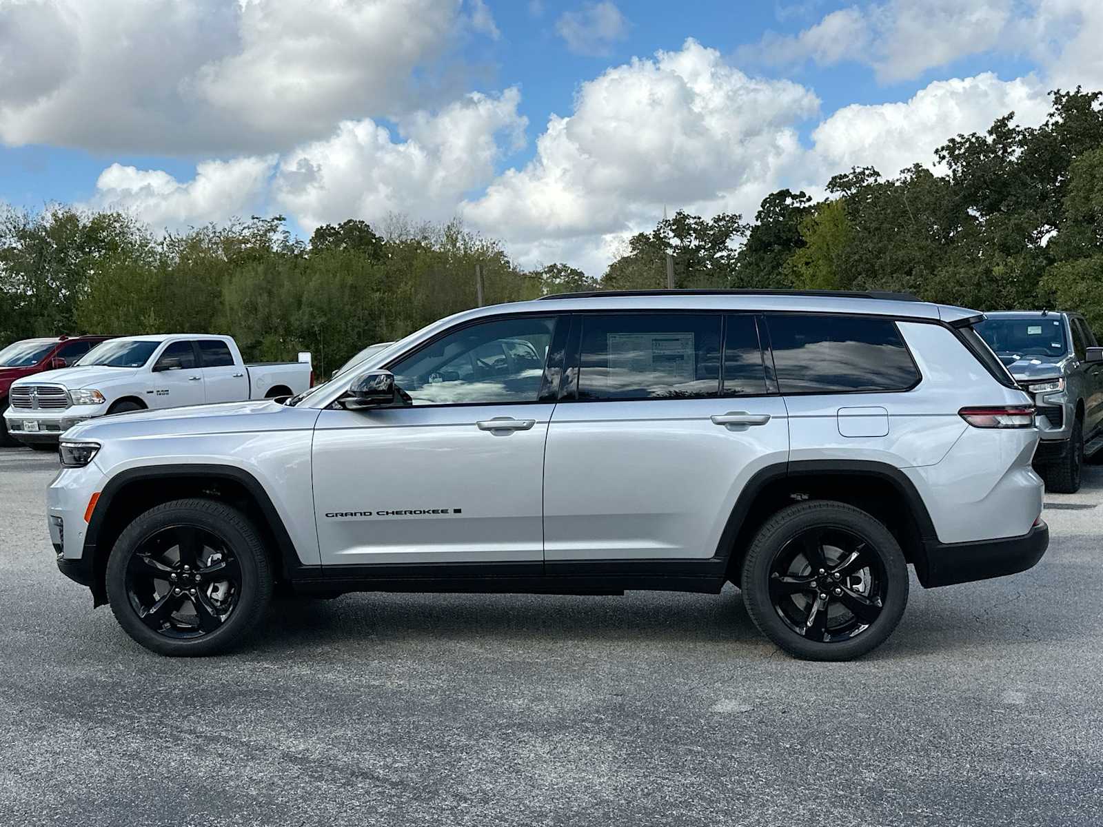 Thumbnail: 2025 Jeep Grand Cherokee - 12