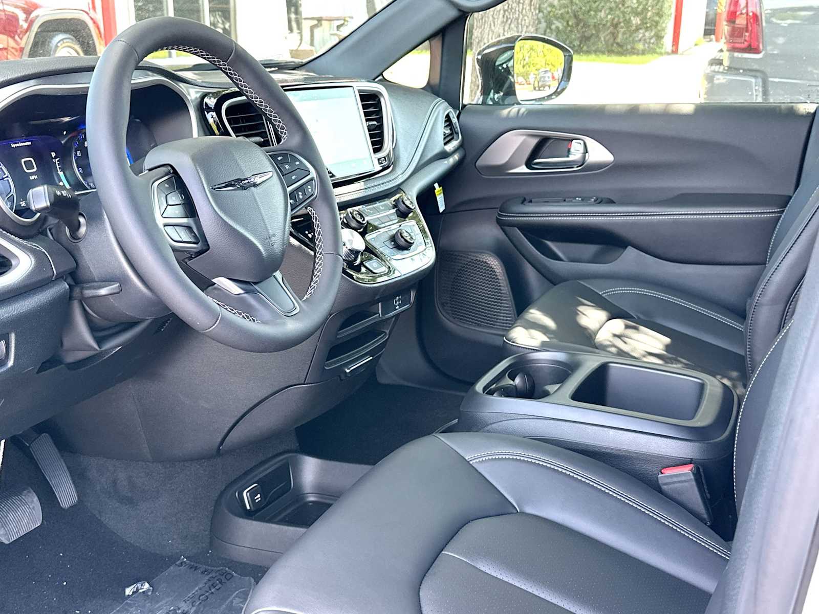 Thumbnail: 2026 Chrysler Pacifica - 18